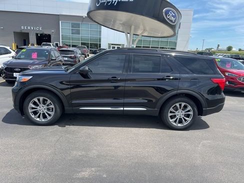 Used 2023 Ford Explorer XLT w/ Equipment Group 202A AWD/4WD image 8