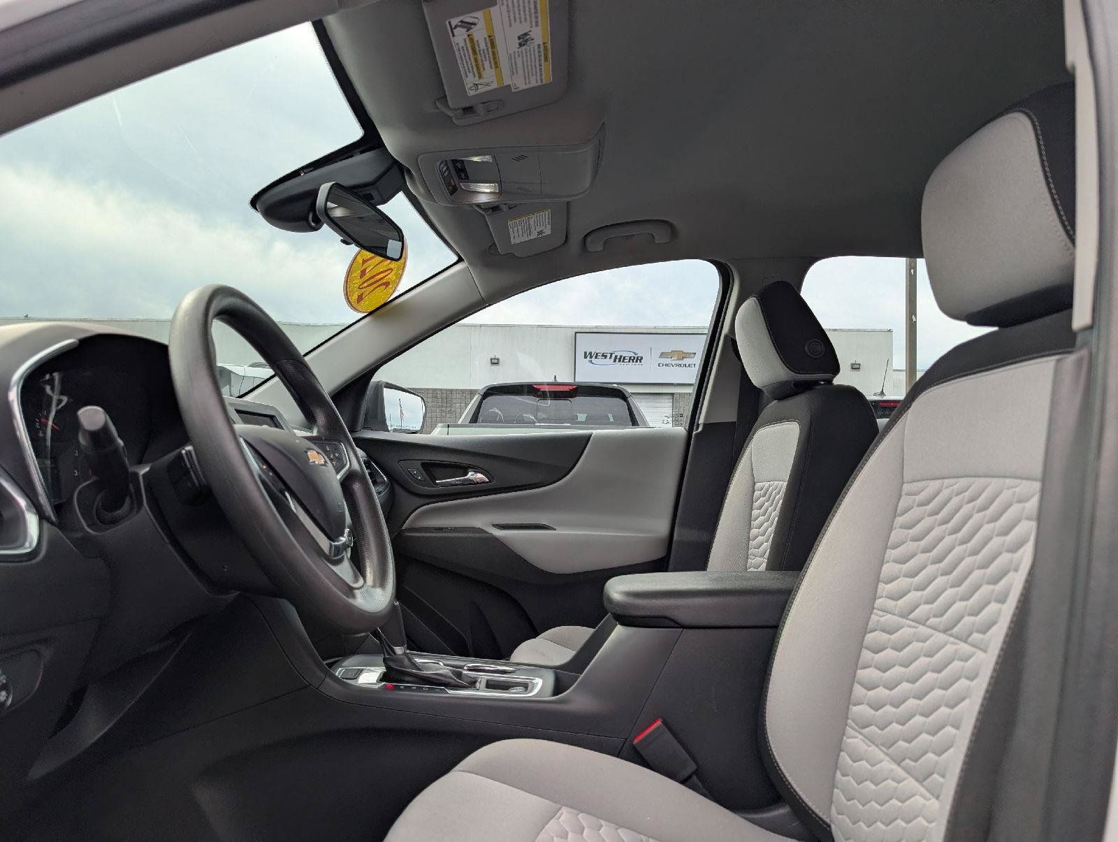 Used 2021 Chevrolet Equinox LS AWD/4WD image 9