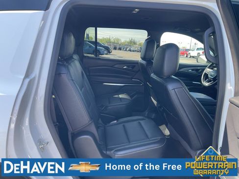 Used 2025 Chevrolet Traverse LT FWD image 36