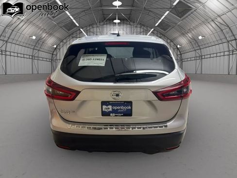 Used 2020 Nissan Rogue Sport S image 6