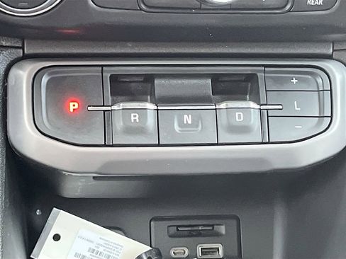 Used 2023 GMC Acadia AT4 w/ Technology Package image 17