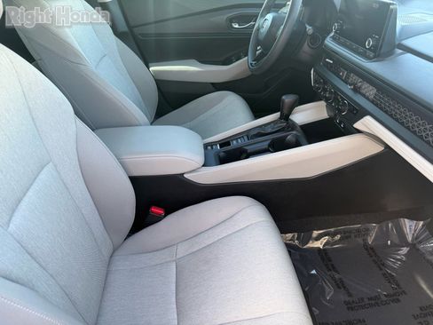 Used 2025 Honda Accord SE image 30