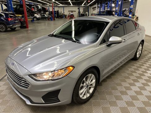 Used 2020 Ford Fusion SE image 3