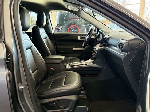 Used 2024 Ford Explorer XLT w/ Equipment Group 202A image 27