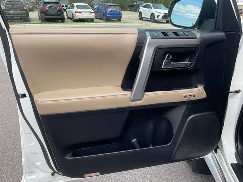 Used 2014 Toyota 4Runner Limited AWD/4WD image 27