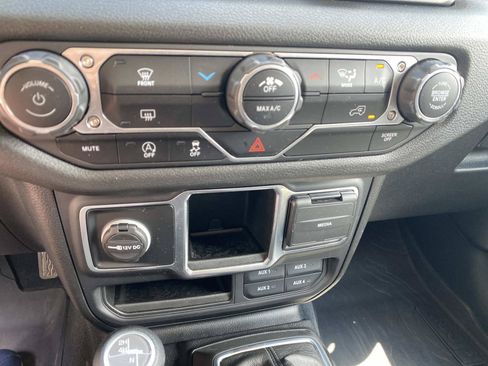 Used 2024 Jeep Wrangler Unlimited Sport AWD/4WD image 28