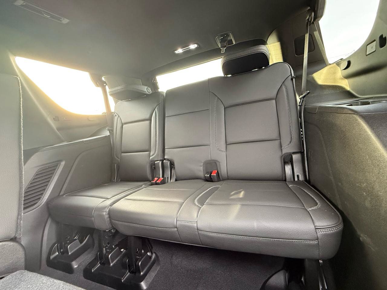 Used 2021 GMC Yukon Denali w/ Denali Premium Package AWD/4WD image 19