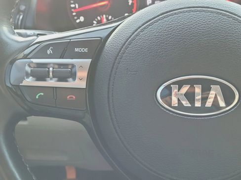 Used 2017 Kia Cadenza Premium w/ Luxury Package image 16