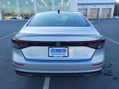 Used 2025 Honda Accord SE image 4