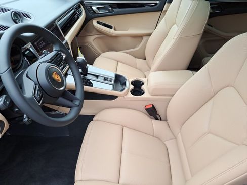 Used 2026 Porsche Macan AWD/4WD image 22