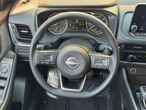 Used 2022 Nissan Rogue S FWD image 17