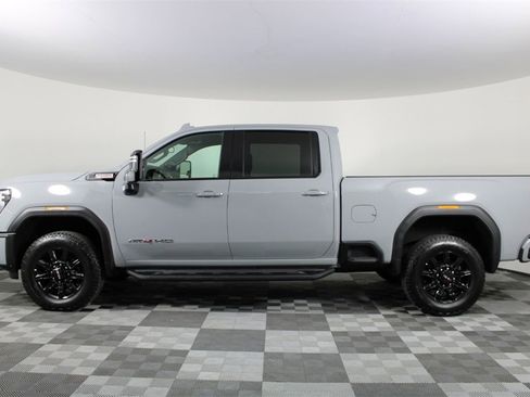 Used 2025 GMC Sierra 3500 AT4 image 5