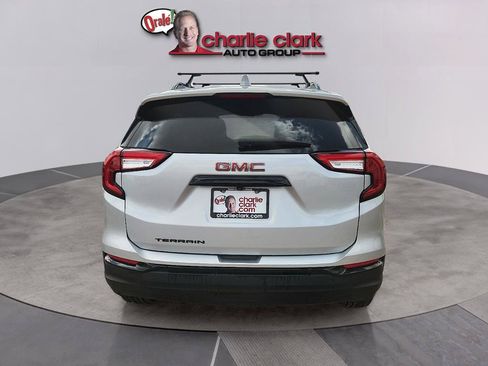 Used 2022 GMC Terrain SLT w/ LPO, 'HIT The Road' Package FWD image 4
