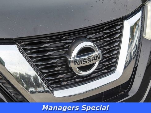 Used 2018 Nissan Rogue SV image 9