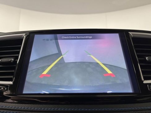 Used 2021 Chrysler Pacifica Touring-L image 32