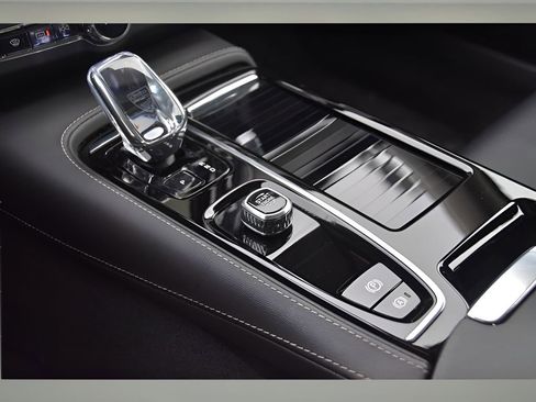 Certified 2024 Volvo S90 T8 Ultimate image 32