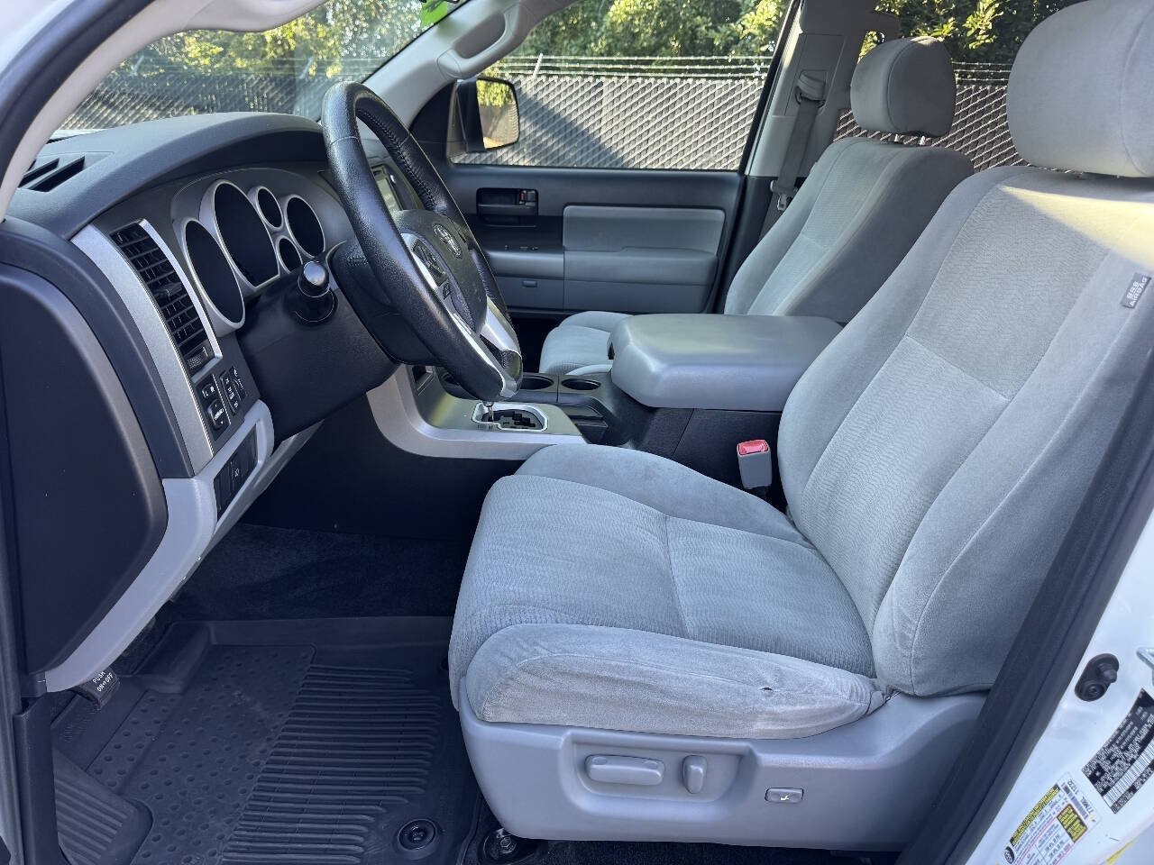 Used 2016 Toyota Sequoia SR5 AWD/4WD image 8