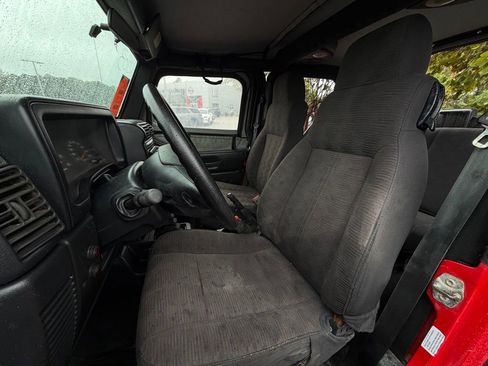 Used 2003 Jeep Wrangler SE image 10