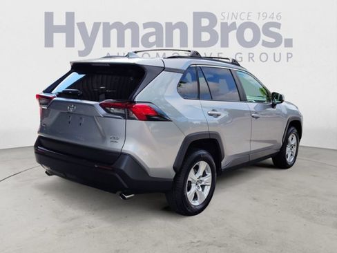 Used 2019 Toyota RAV4 XLE AWD/4WD image 3