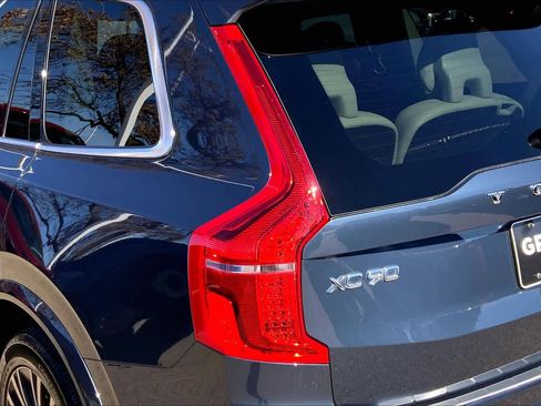 Used 2022 Volvo XC90 T6 Momentum w/ Advanced Package image 29