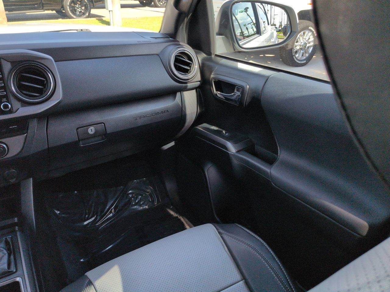 Used 2022 Toyota Tacoma TRD Off-Road RWD image 16