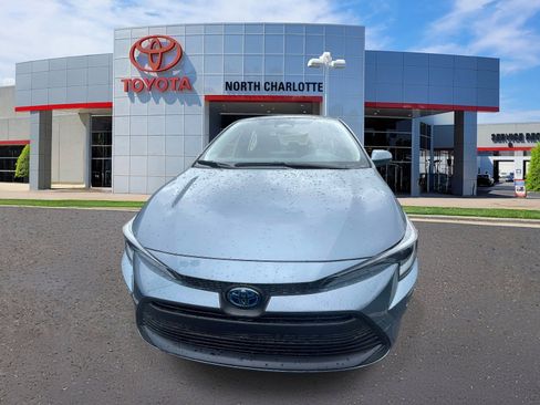 Used 2025 Toyota Corolla LE FWD image 5