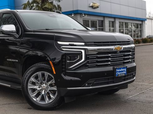 Used 2025 Chevrolet Suburban Premier image 3