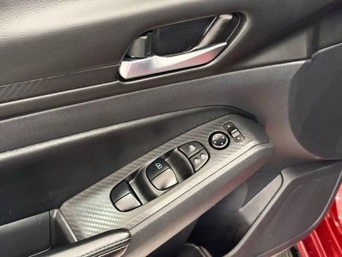 Used 2025 Nissan Altima 2.5 SV image 14