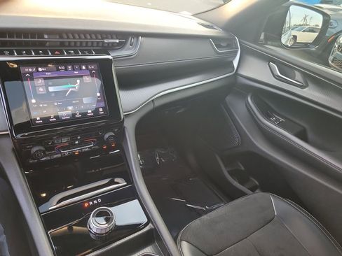 Certified 2024 Jeep Grand Cherokee L Altitude image 22