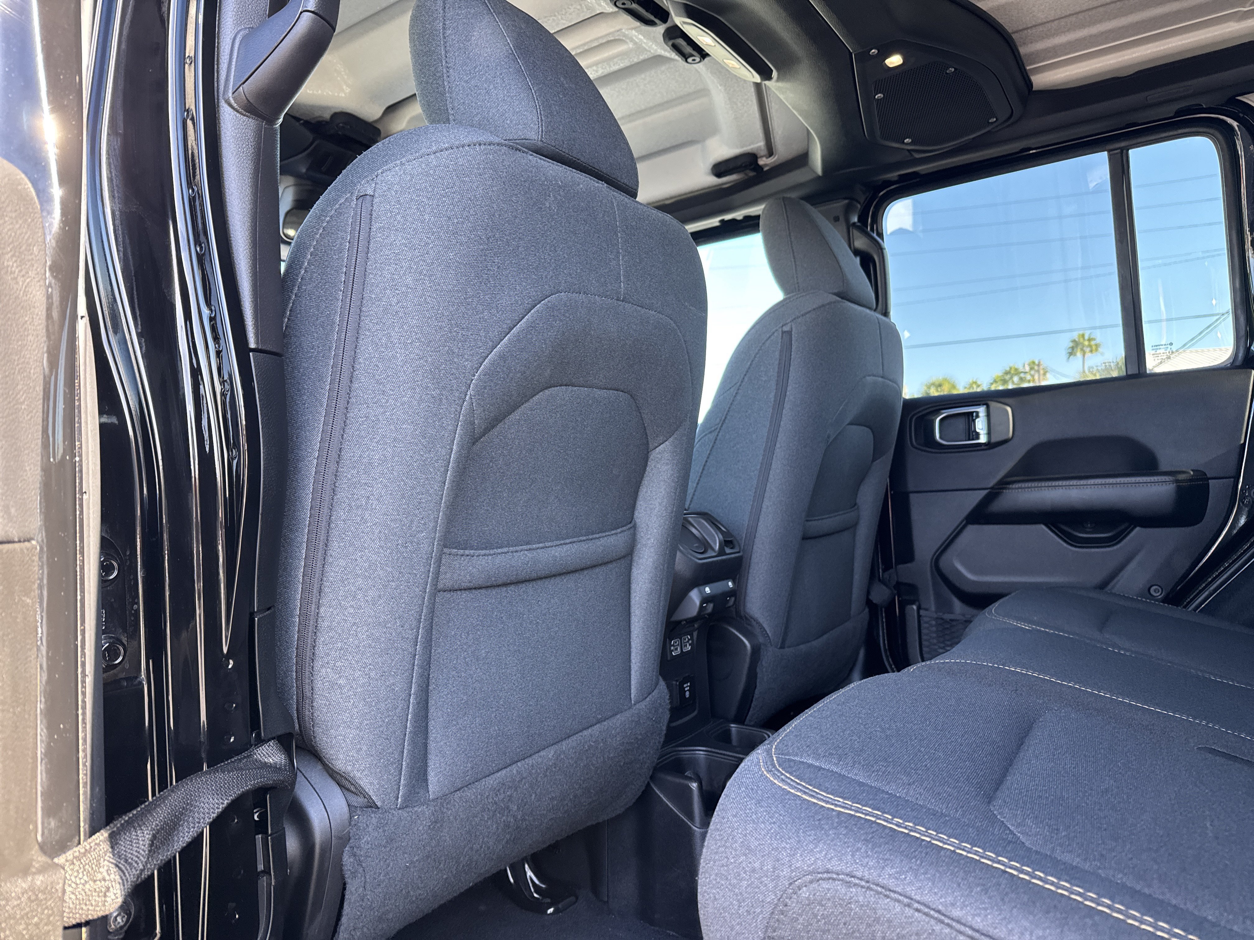 Used 2025 Jeep Wrangler Unlimited Sahara AWD/4WD image 19