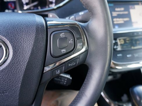 Used 2016 Toyota Avalon Limited image 21