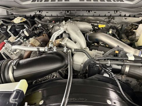 Used 2025 Ford F450 Platinum w/ FX4 Off-Road Package image 36