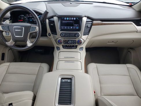 Used 2020 GMC Yukon Denali w/ Denali Premium Package RWD image 15
