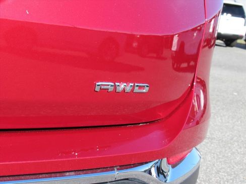 Used 2024 GMC Terrain SLT w/ Infotainment Package II image 8