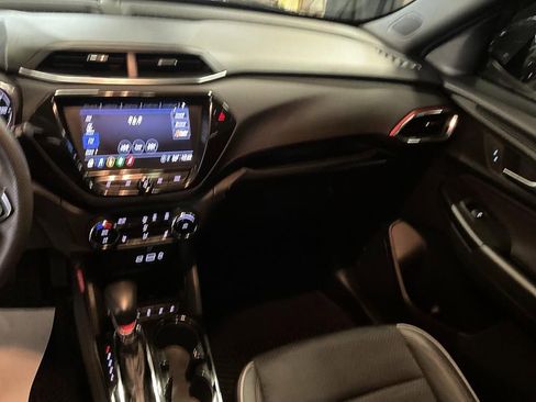 Used 2022 Chevrolet TrailBlazer RS w/ Sun and Liftgate Package image 3