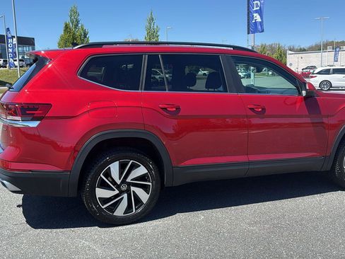 Used 2024 Volkswagen Atlas SE AWD/4WD image 4