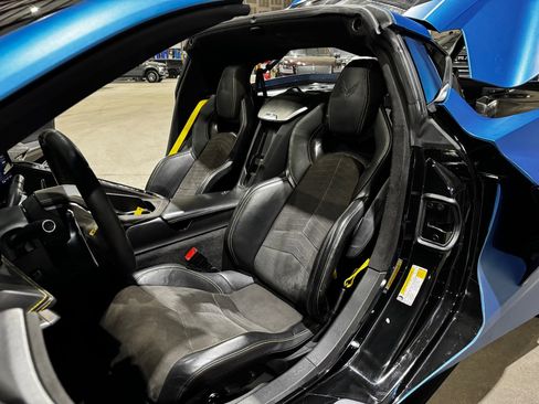 Used 2021 Chevrolet Corvette Stingray Premium Cpe w/ Z51 Performance Package image 23