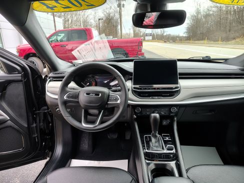 Certified 2024 Jeep Compass Limited image 21