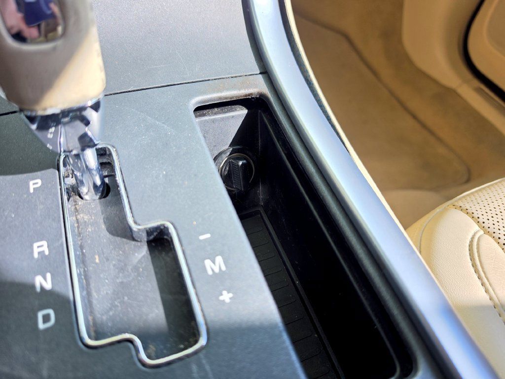 Used 2009 Lincoln MKS FWD image 21