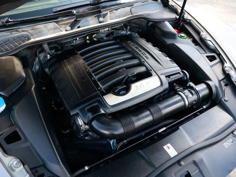 Used 2014 Porsche Cayenne Platinum Edition image 58