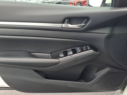 Used 2023 Nissan Altima 2.5 SV AWD/4WD image 22