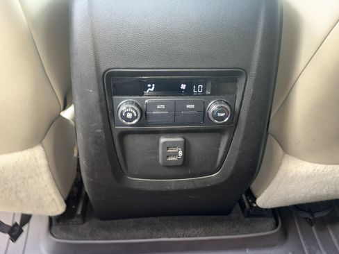 Used 2020 Buick Enclave Essence FWD image 13