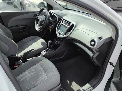 Used 2017 Chevrolet Sonic LT image 7