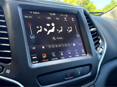 Used 2022 Jeep Cherokee Trailhawk w/ Sun, Sound & Nav Group AWD/4WD image 9