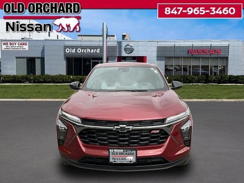 Used 2025 Chevrolet Trax RS w/ Driver Confidence Package FWD image 2