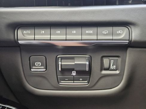 Certified 2025 Cadillac Escalade Sport Platinum w/ LPO, Floor Liner Package AWD/4WD image 22