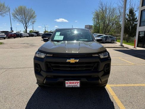 Used 2023 Chevrolet Colorado W/T RWD image 2