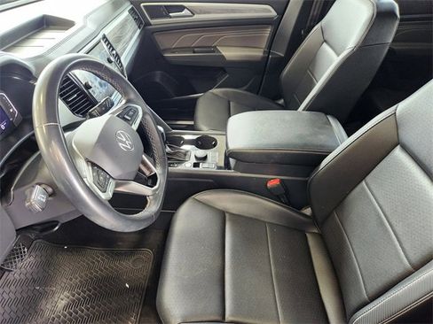 Used 2022 Volkswagen Atlas Cross Sport SE image 13