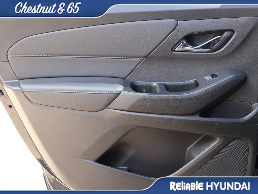 Used 2023 Chevrolet Traverse LT FWD image 19