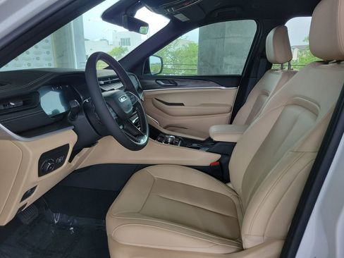 New 2026 Jeep Grand Cherokee Limited RWD image 17